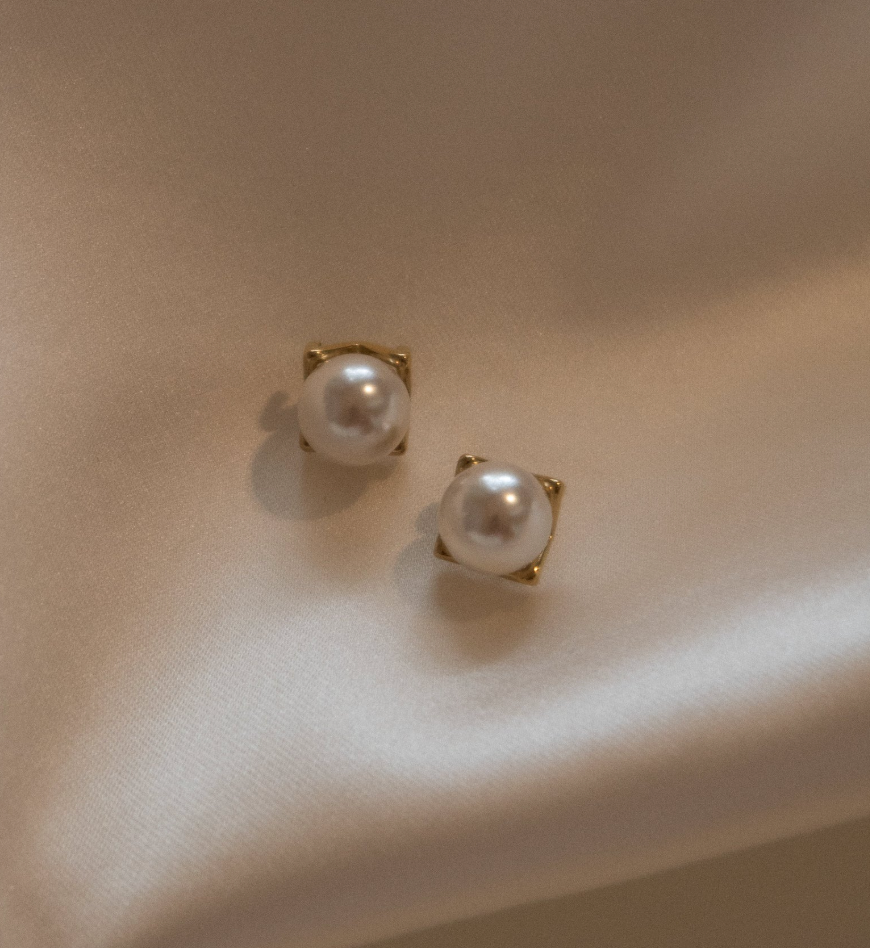 Vera Pearl Earrings